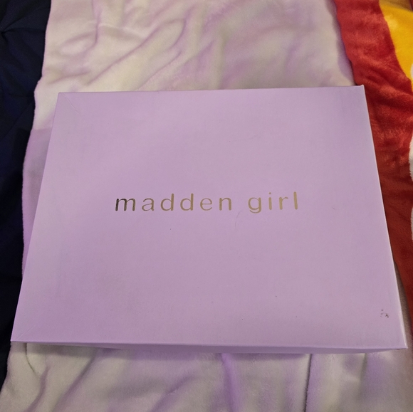 Madden Girl Oatmeal Renegades - Picture 4 of 11